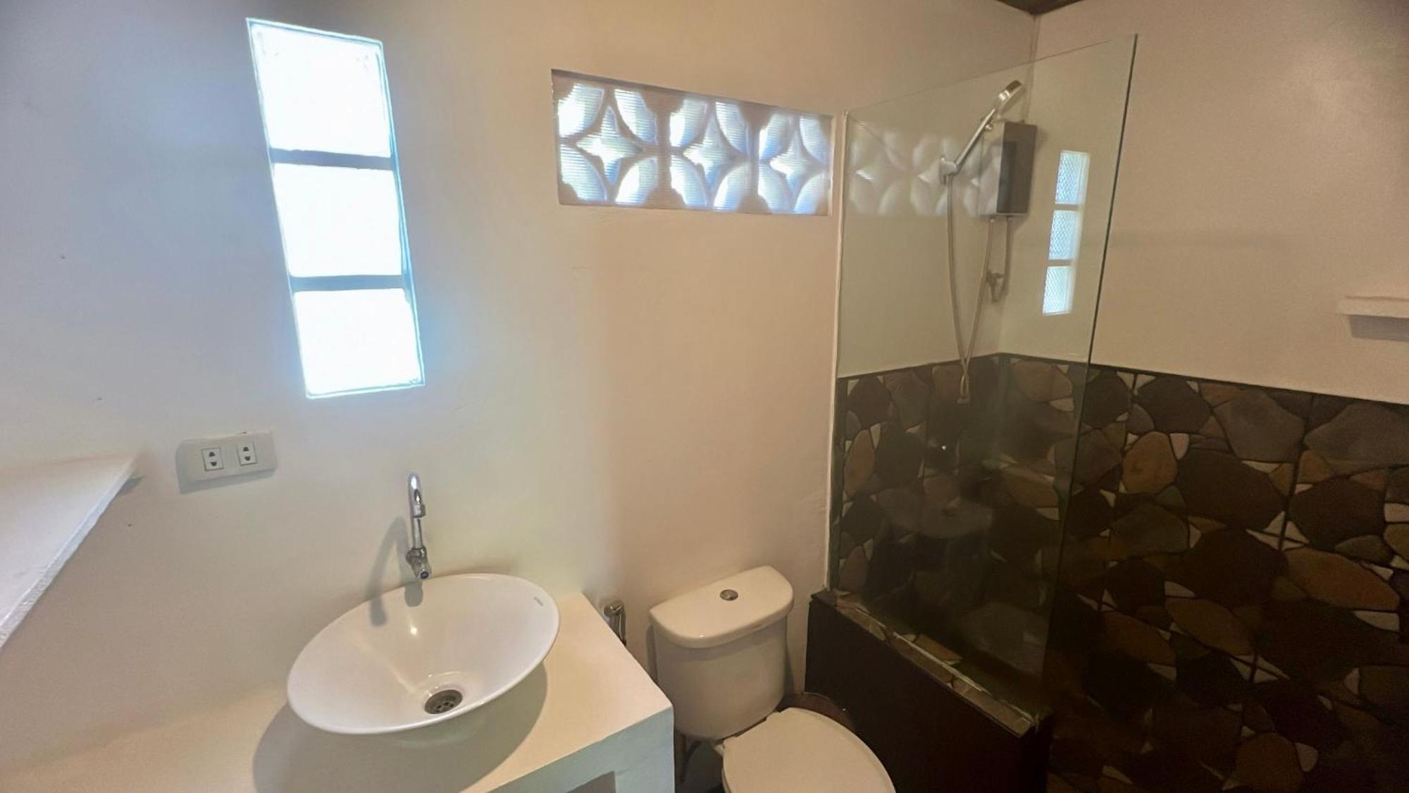 Yay Lodge Siargao, Private Room 1 With Ac & Hot Shower And Fast Starlink Wifi General Luna  Extérieur photo