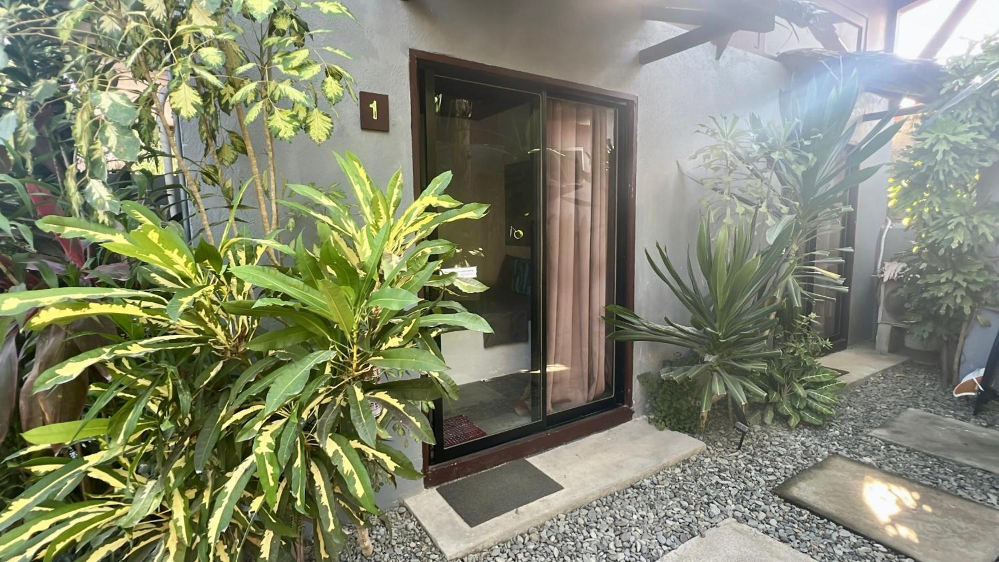 Yay Lodge Siargao, Private Room 1 With Ac & Hot Shower And Fast Starlink Wifi General Luna  Extérieur photo